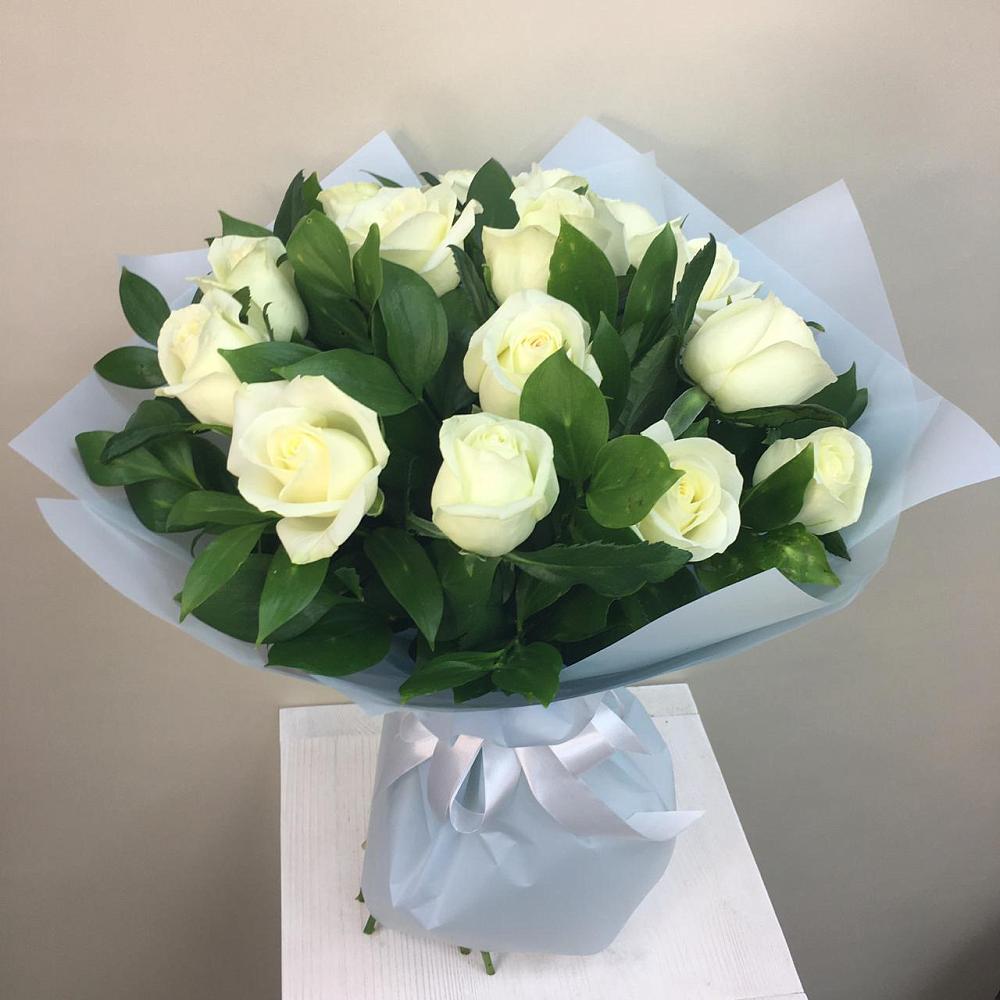 Букет 15 Белых роз Проуд в Шыгырдан
