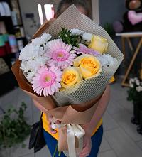 Букет цветов из:  Герберы, Розы и Хризантемы в Шыгырдан