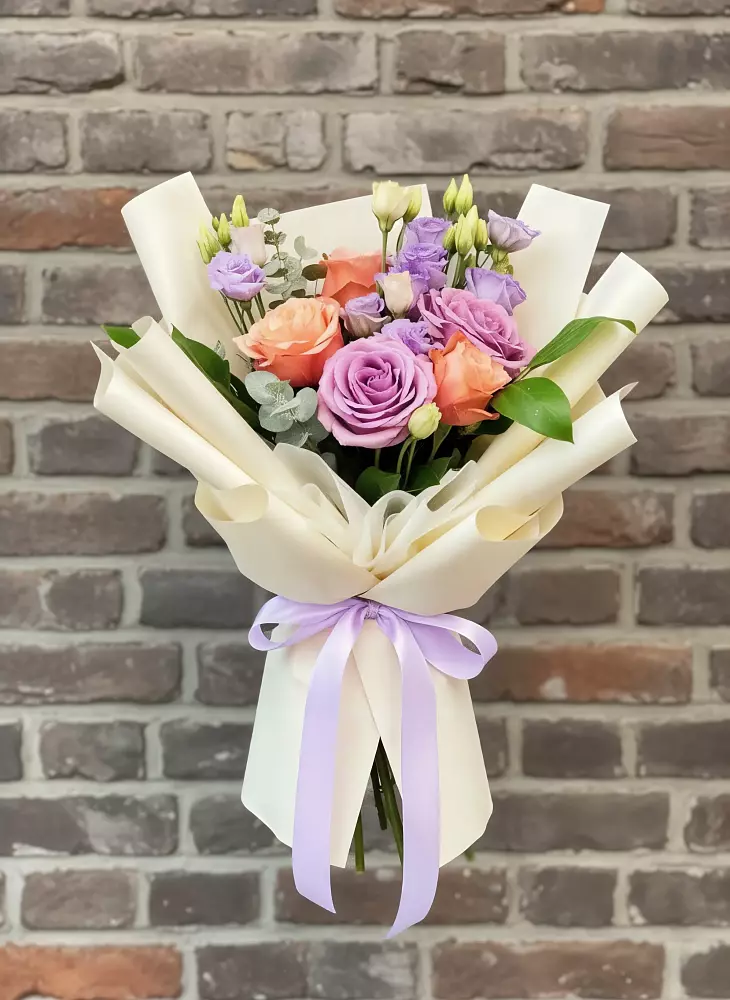 Букет цветов из: Лизиантусы и Розы в Шыгырдан