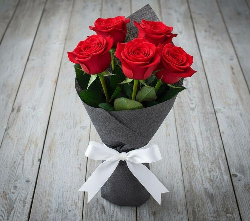 Букет 5 Красных роз Эдлесс Лав в Шыгырдан