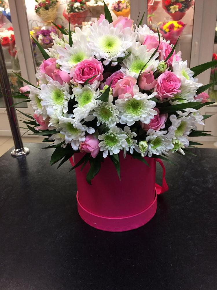 Цветочная композиция из Розы и Хризантемы в шляпной коробке в Шыгырдан