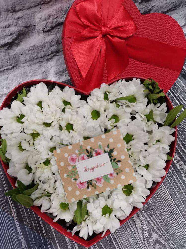 Цветочная композиция из Хризантемы в виде сердца в Шыгырдан